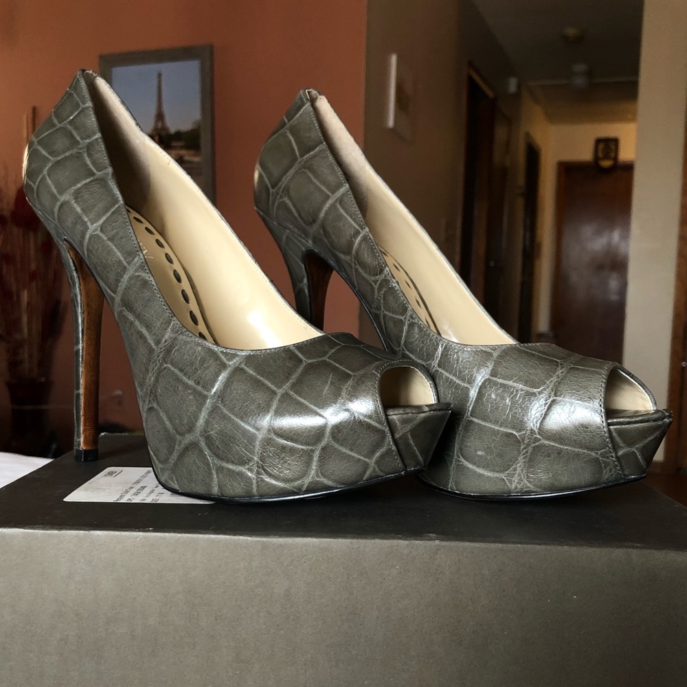 Enzo Angiolini snake print peep toe pumps heels Size 11 NWT